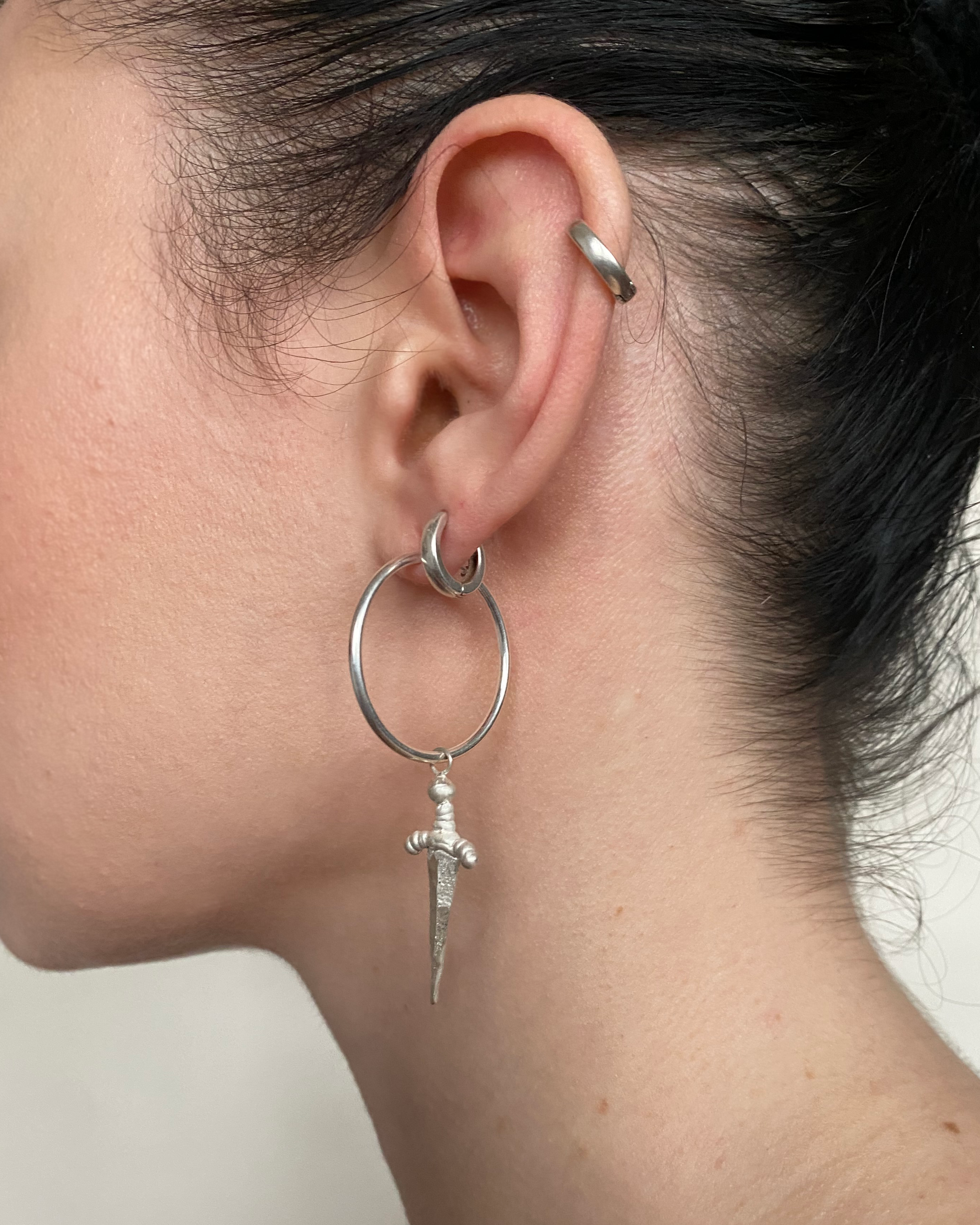 The Dagger hoop earing/-s