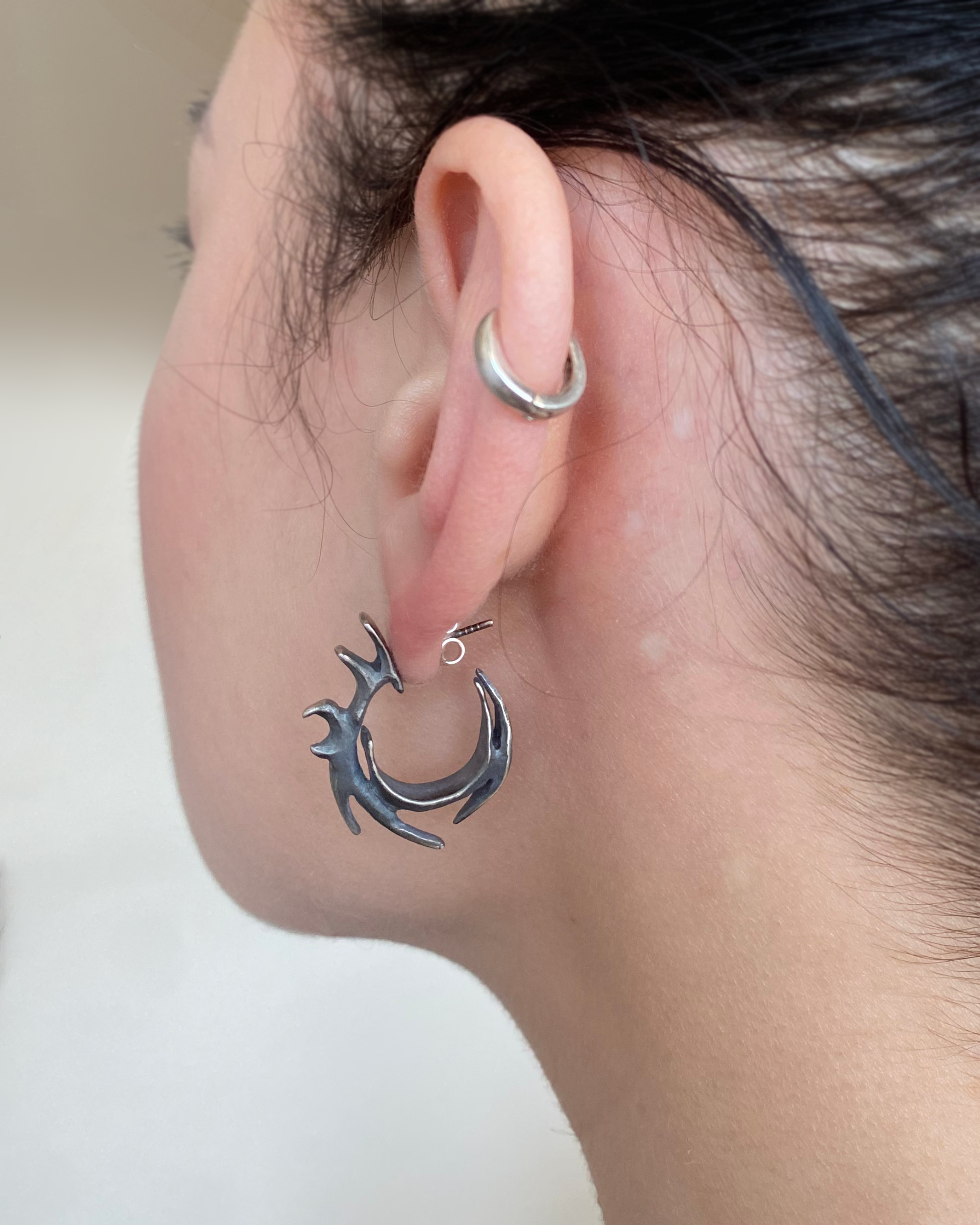Neo Tribal hoop earing/-s
