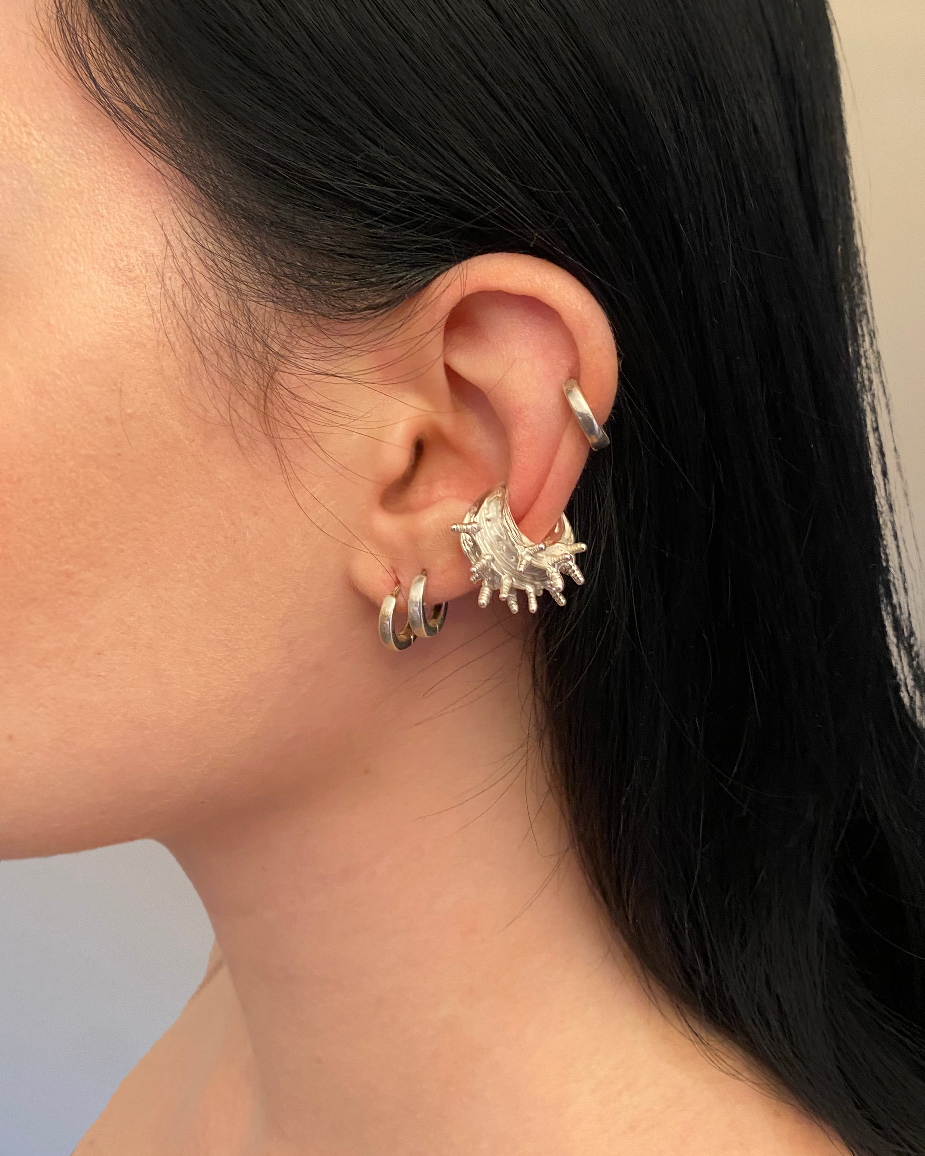 Spiky silver ear cuff/-s *