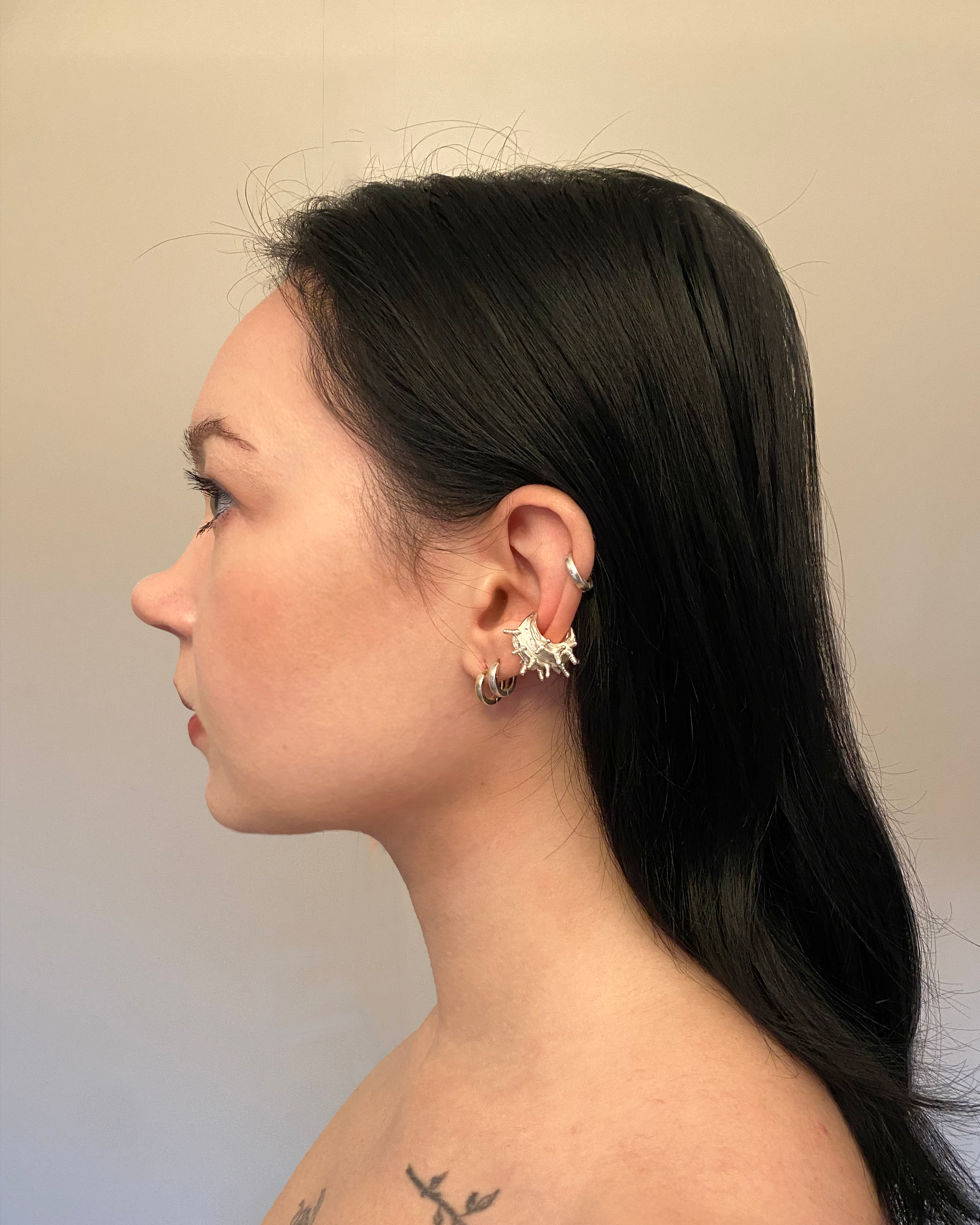 Spiky silver ear cuff/-s *