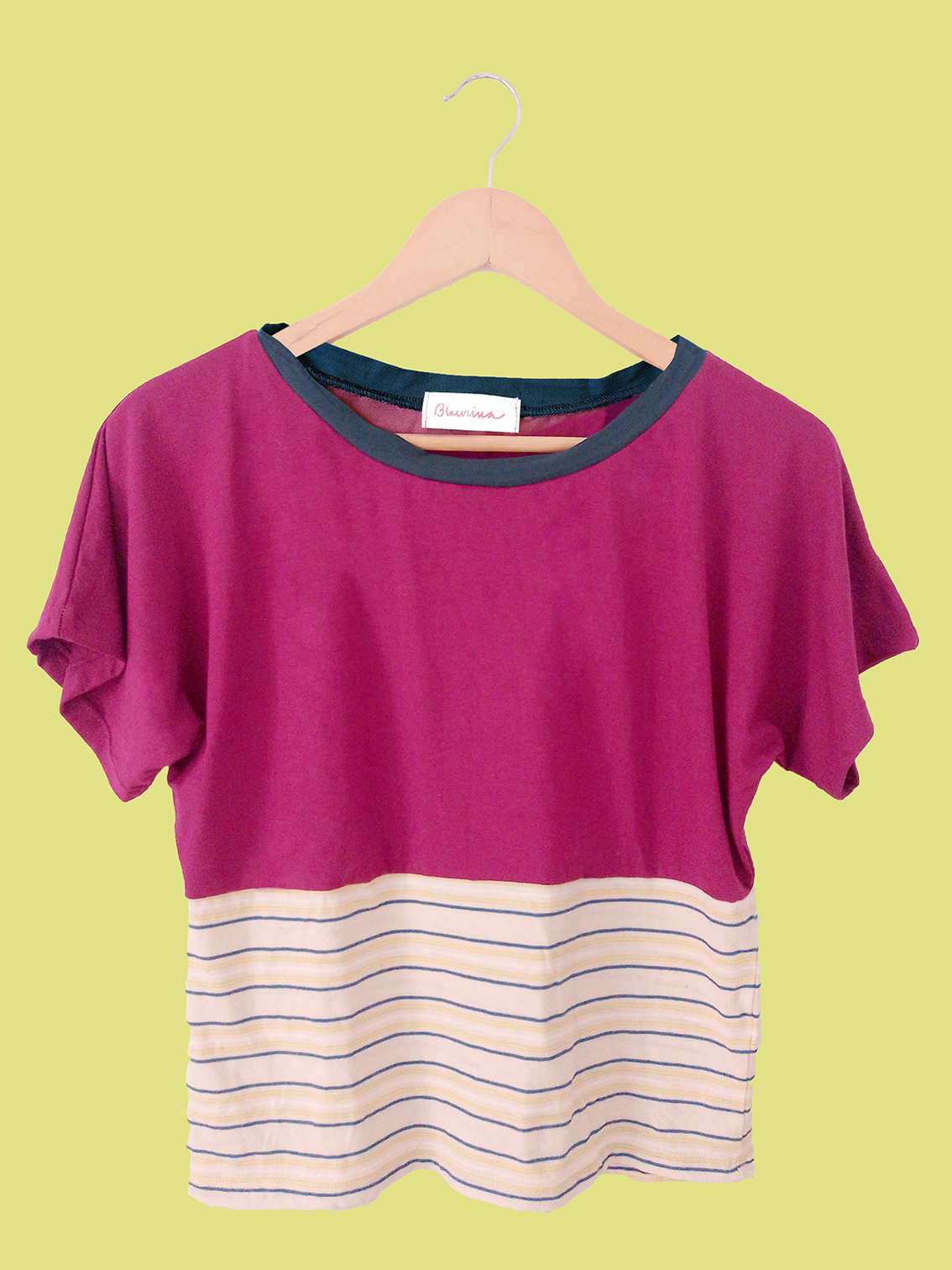 Top plain t-shirt combined with stripes
