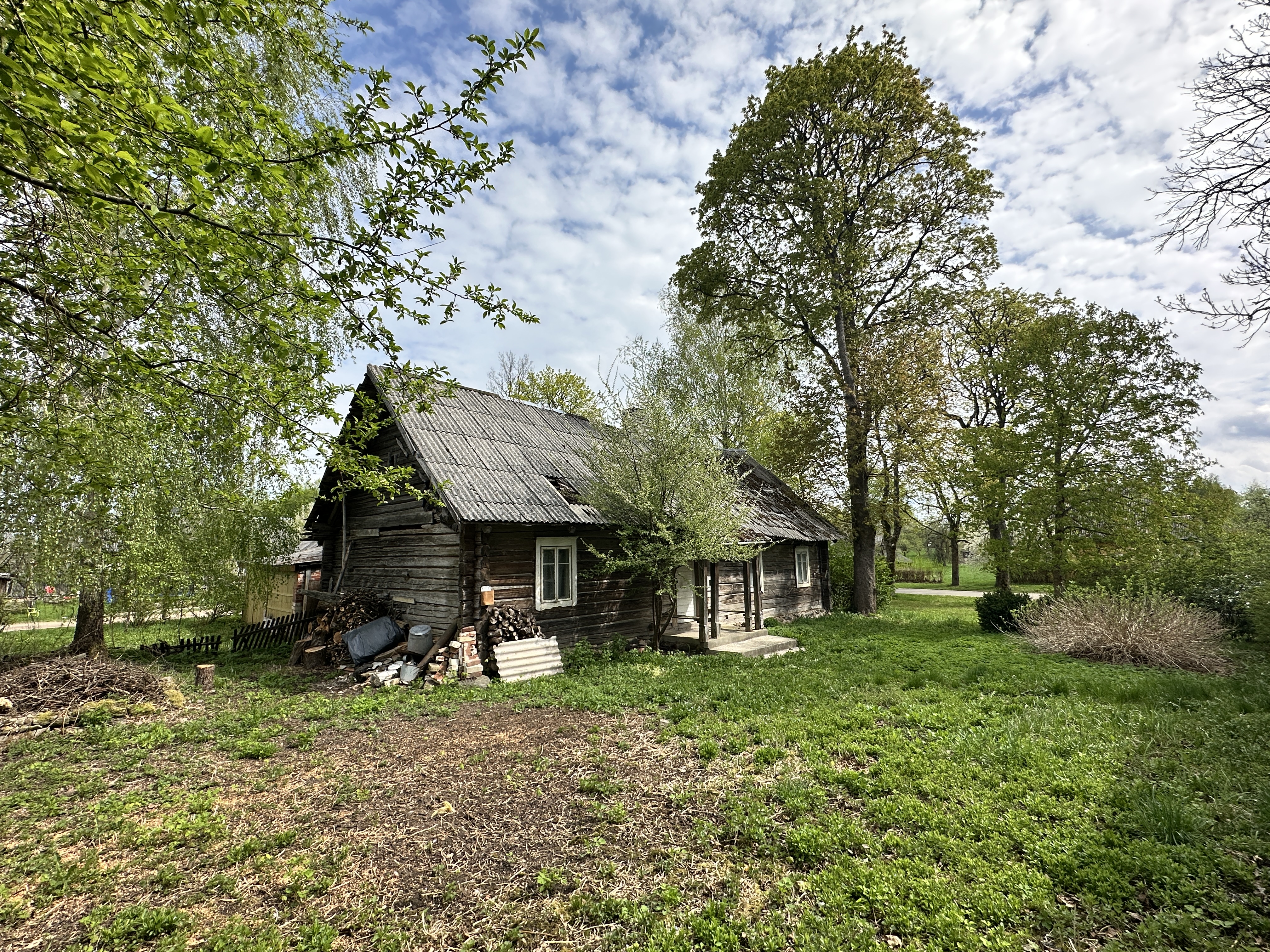 Molėtų raj., Videniškių k., parduodamas rąstinis namas su 19 a sklypu