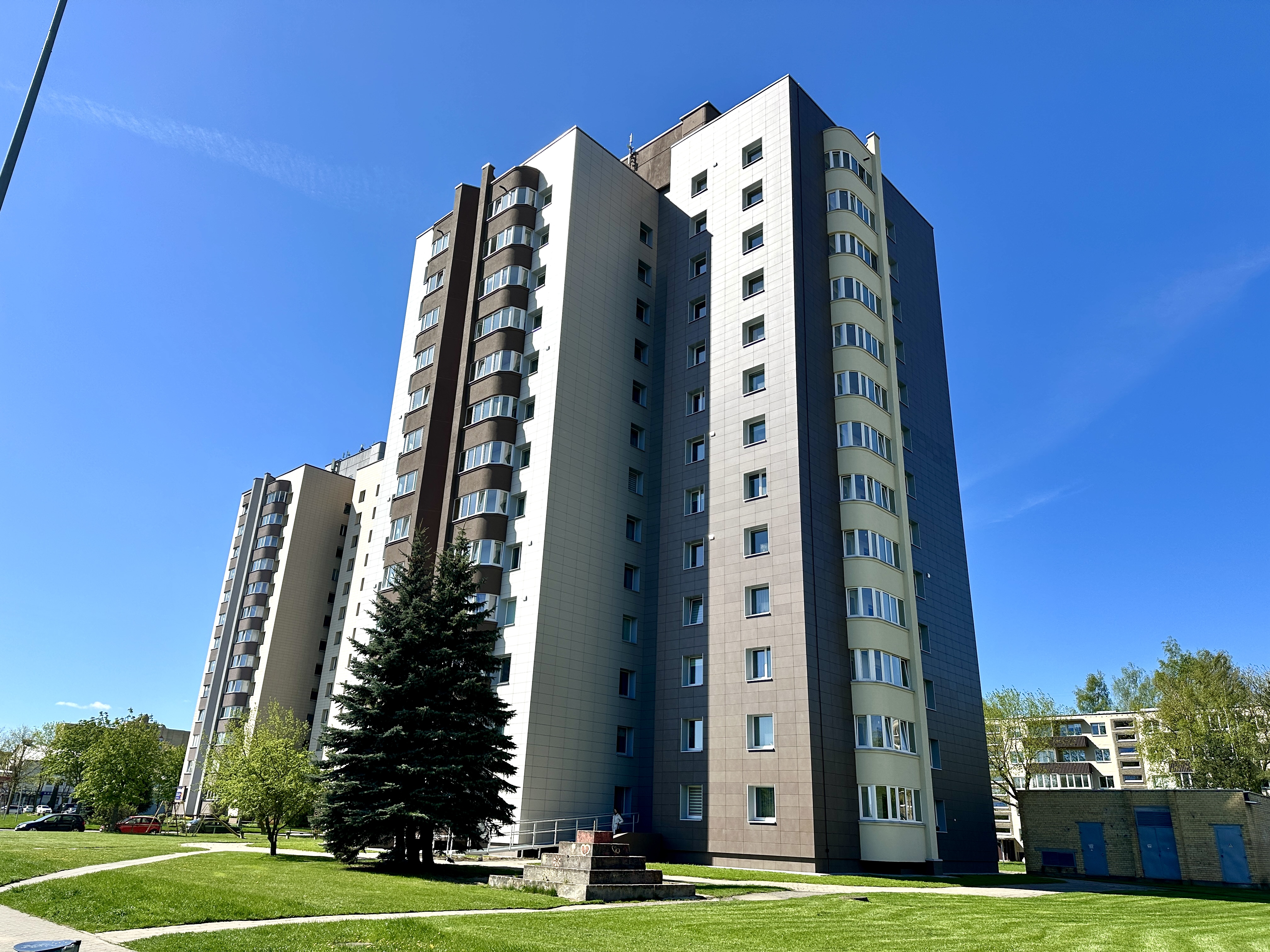 Parduodamas 52.21 kv.m. butas Panevėžyje, Kosmonautų g. renovuotame name