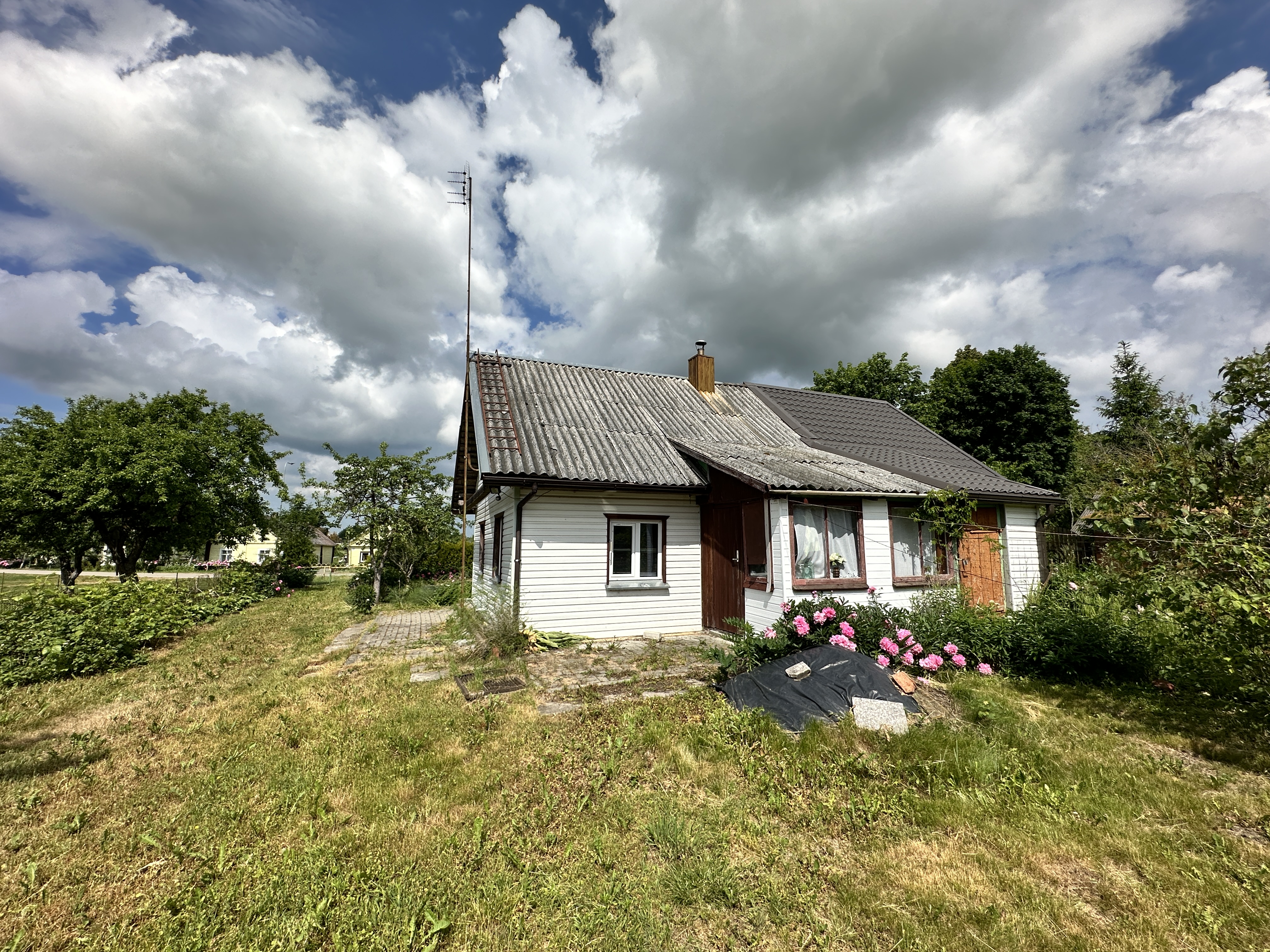 Molėtų rajone, Videniškėse, parduodama pusė namo