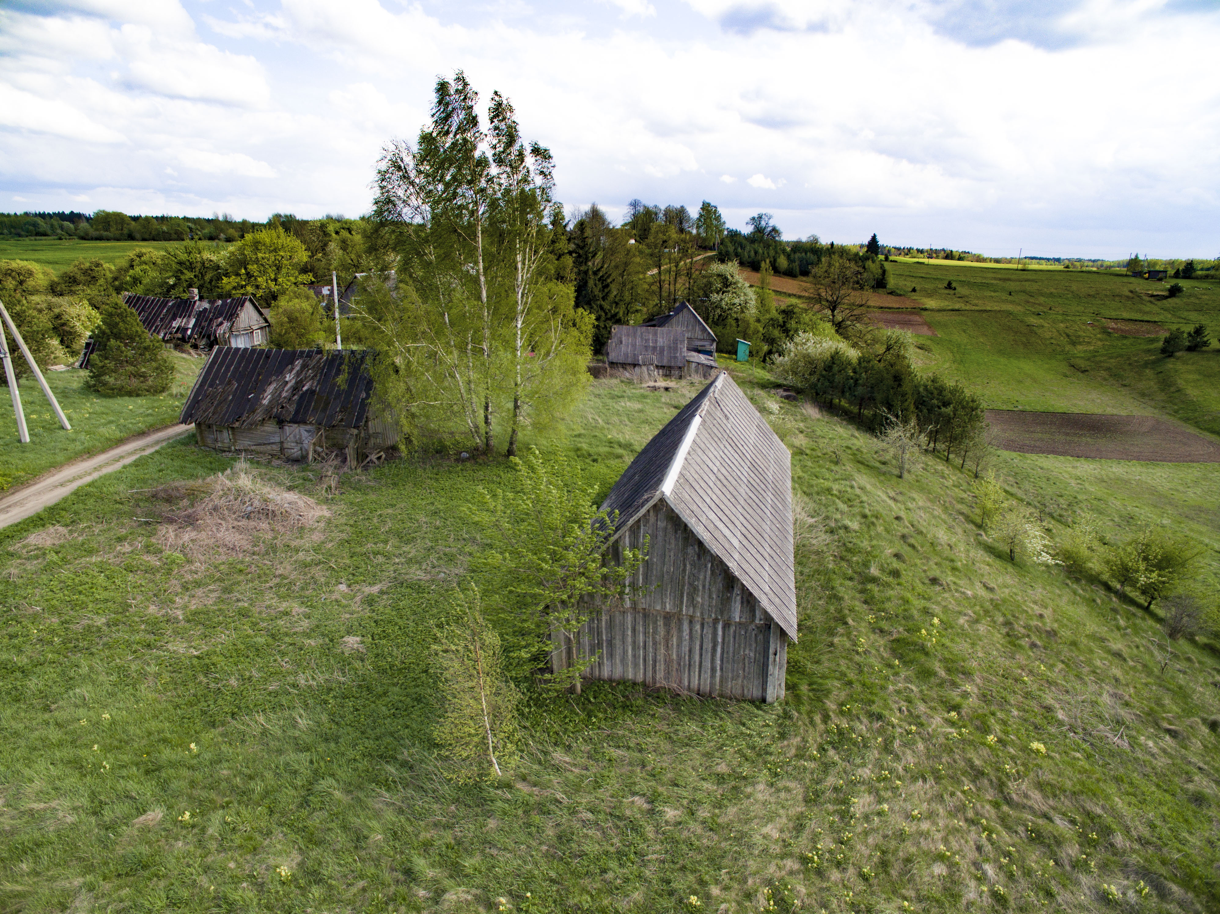 Trakų raj., Raipolio k., prie Dapų ež. paduodamas 1,326 ha sklypas su pastatais