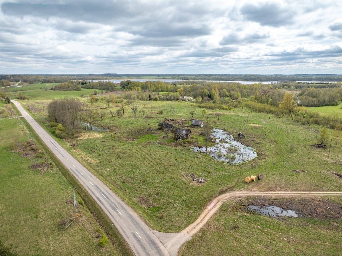 Ignalinos raj., Vėlūnų k., parduodamas 6,26 ha sklypas su buvusios sodybos statiniais