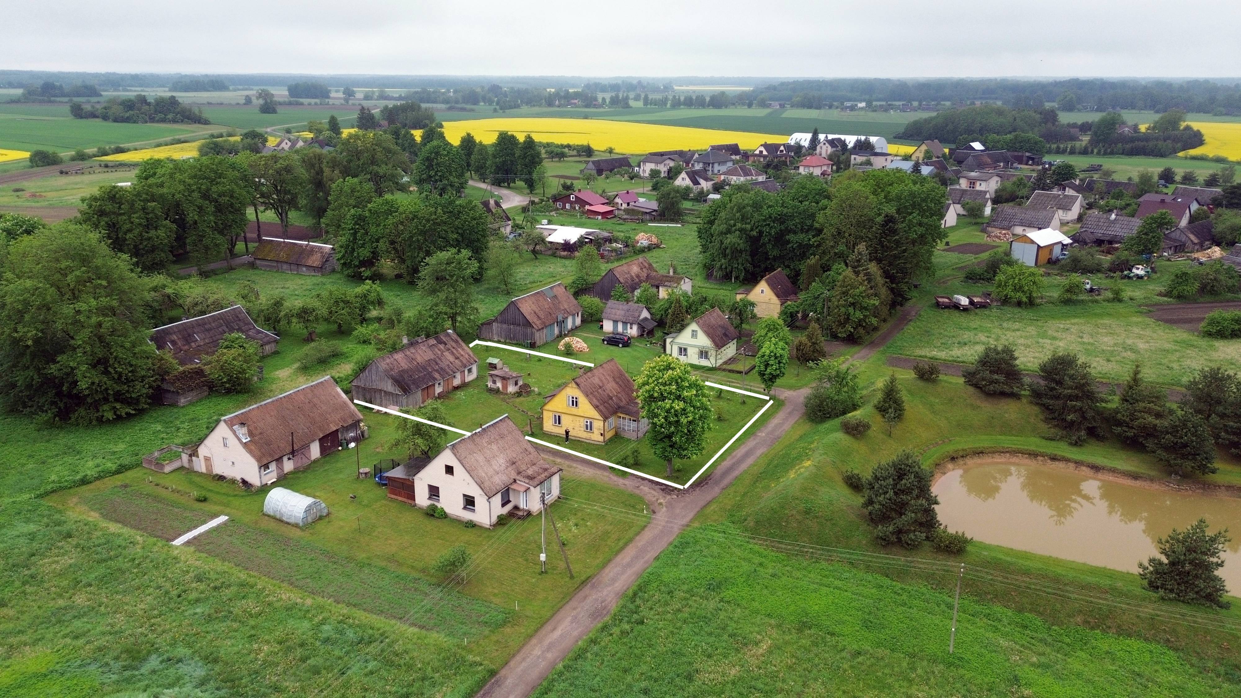Kupiškio raj., Rudilių kaime, parduodama rąstinė 109,61 kv.m. sodyba