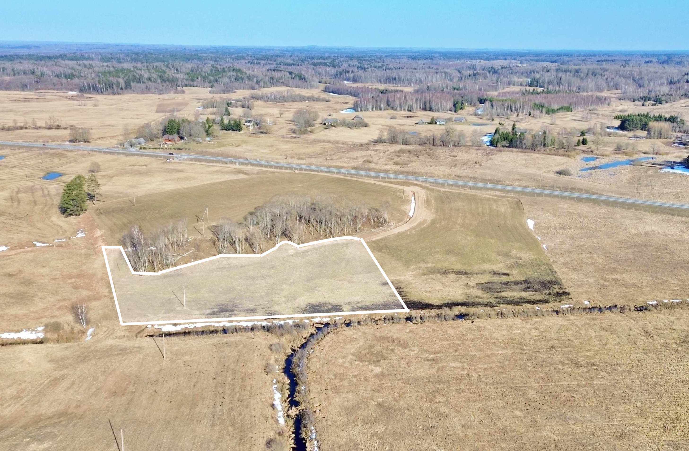 Molėtų raj., Mažeikių k., parduodamas 1,157 ha pramoninės-sandėliavimo paskirties sklypas