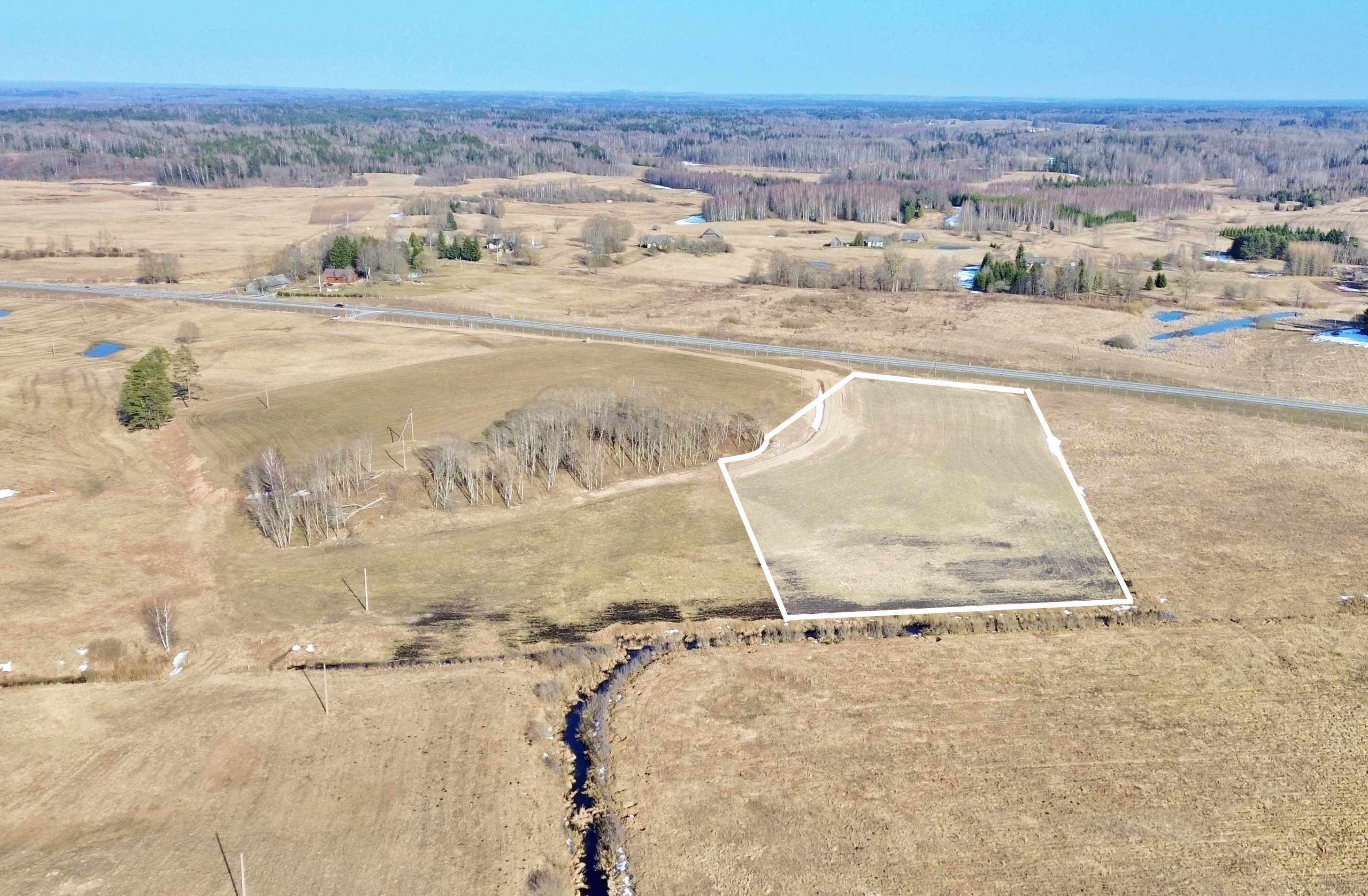 Molėtų raj., Mažeikių k., parduodamas 1,3689 ha pramoninės-sandėliavimo paskirties sklypas
