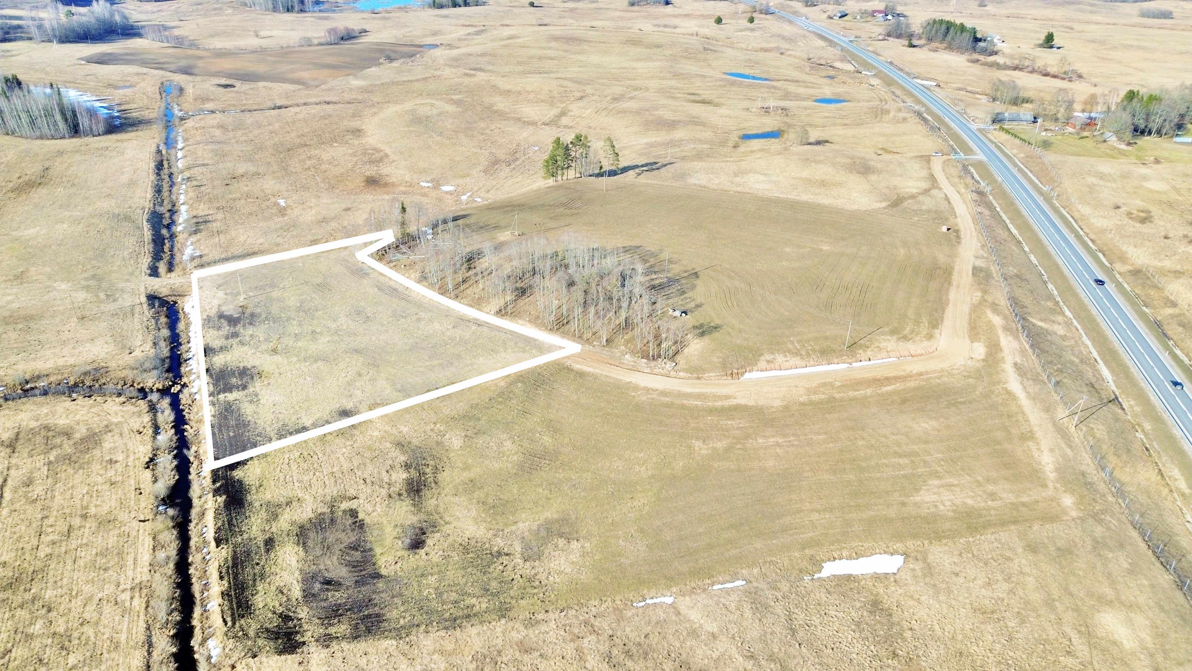 Molėtų raj., Mažeikių k., parduodamas 1,157 ha pramoninės-sandėliavimo paskirties sklypas