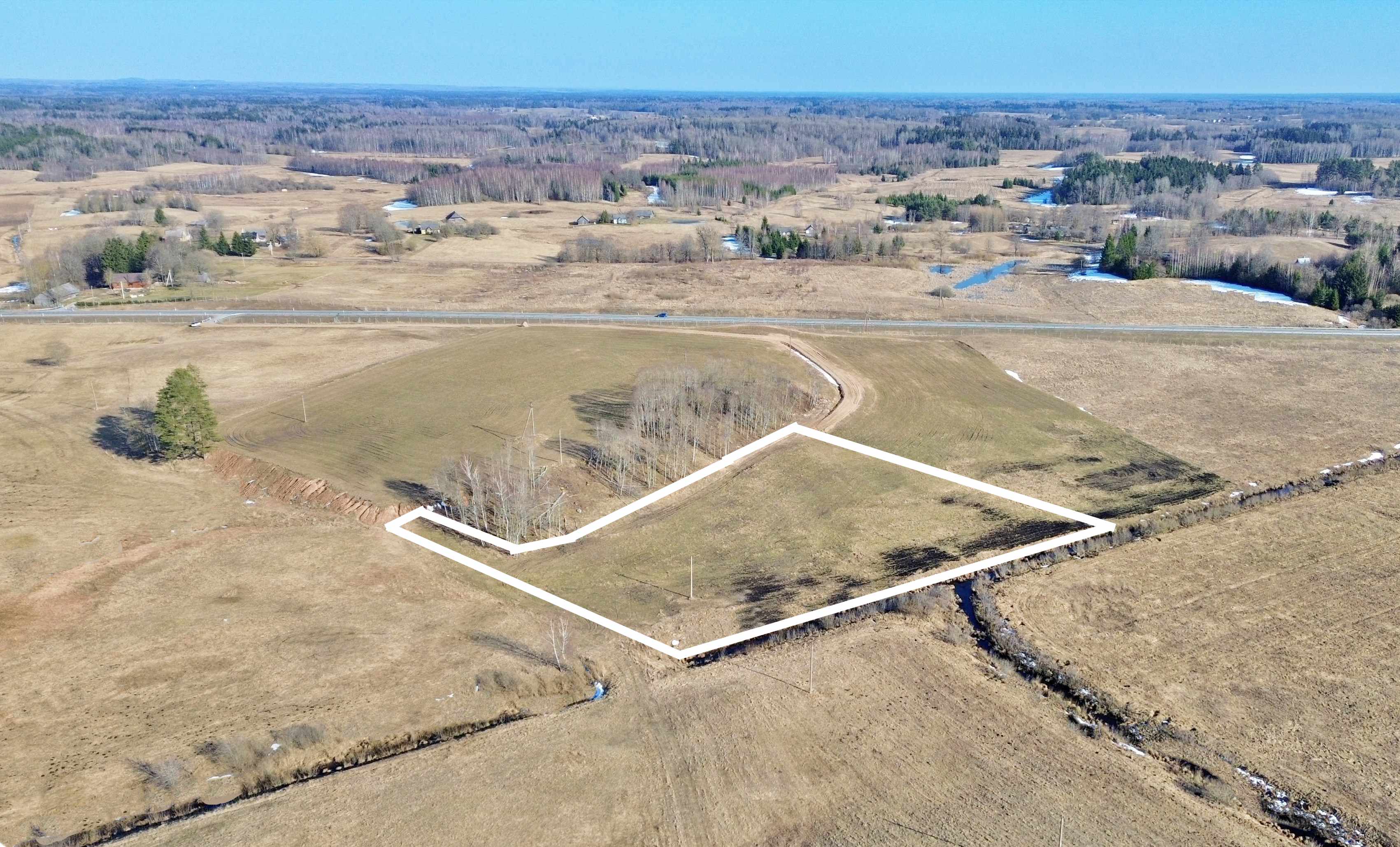 Molėtų raj., Mažeikių k., parduodamas 1,157 ha pramoninės-sandėliavimo paskirties sklypas