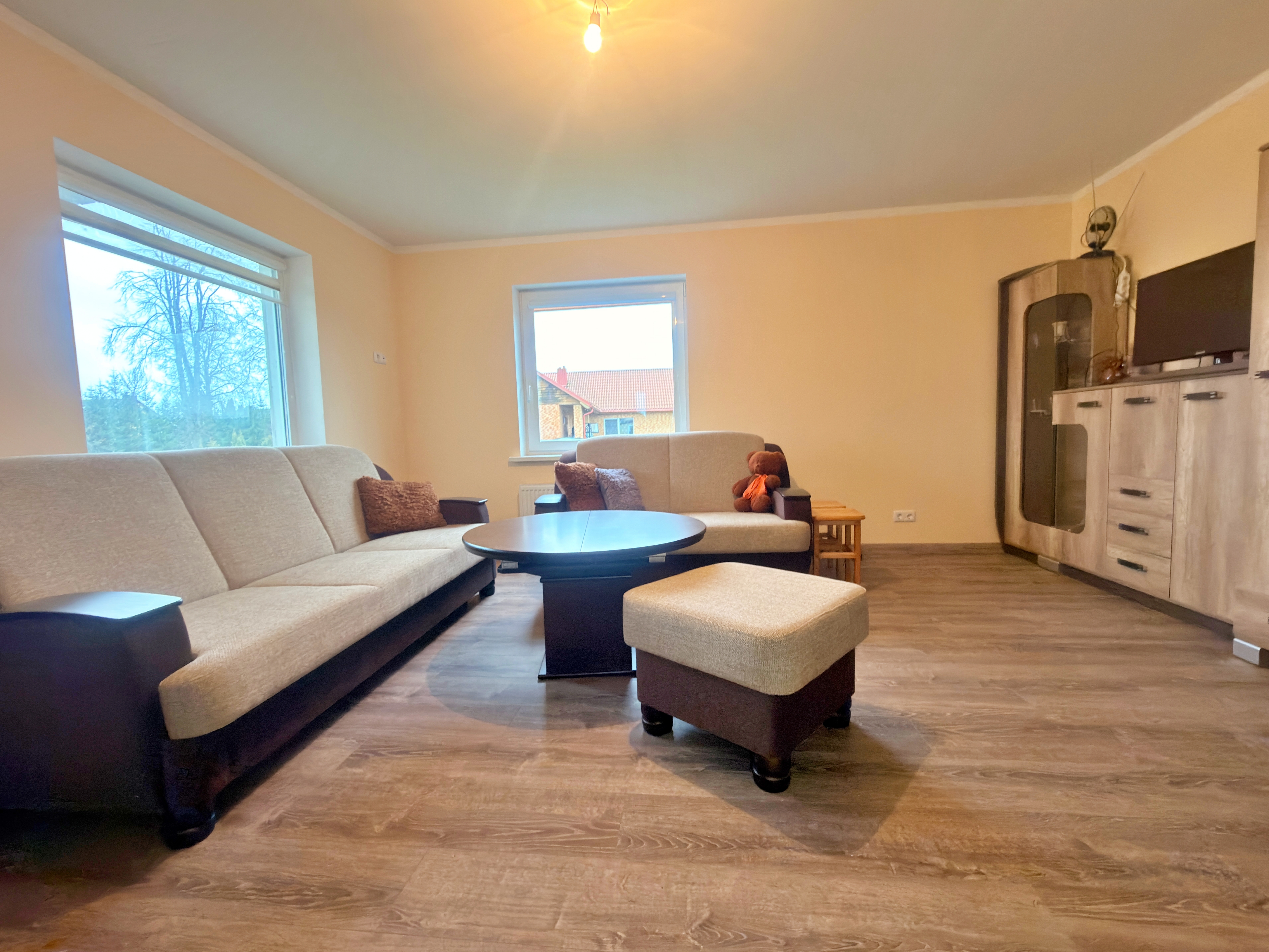 Utenos raj., Vyžuonų mstl., prie upės, parduodamas 106.01 kv.m ploto namas su tvenkiniu