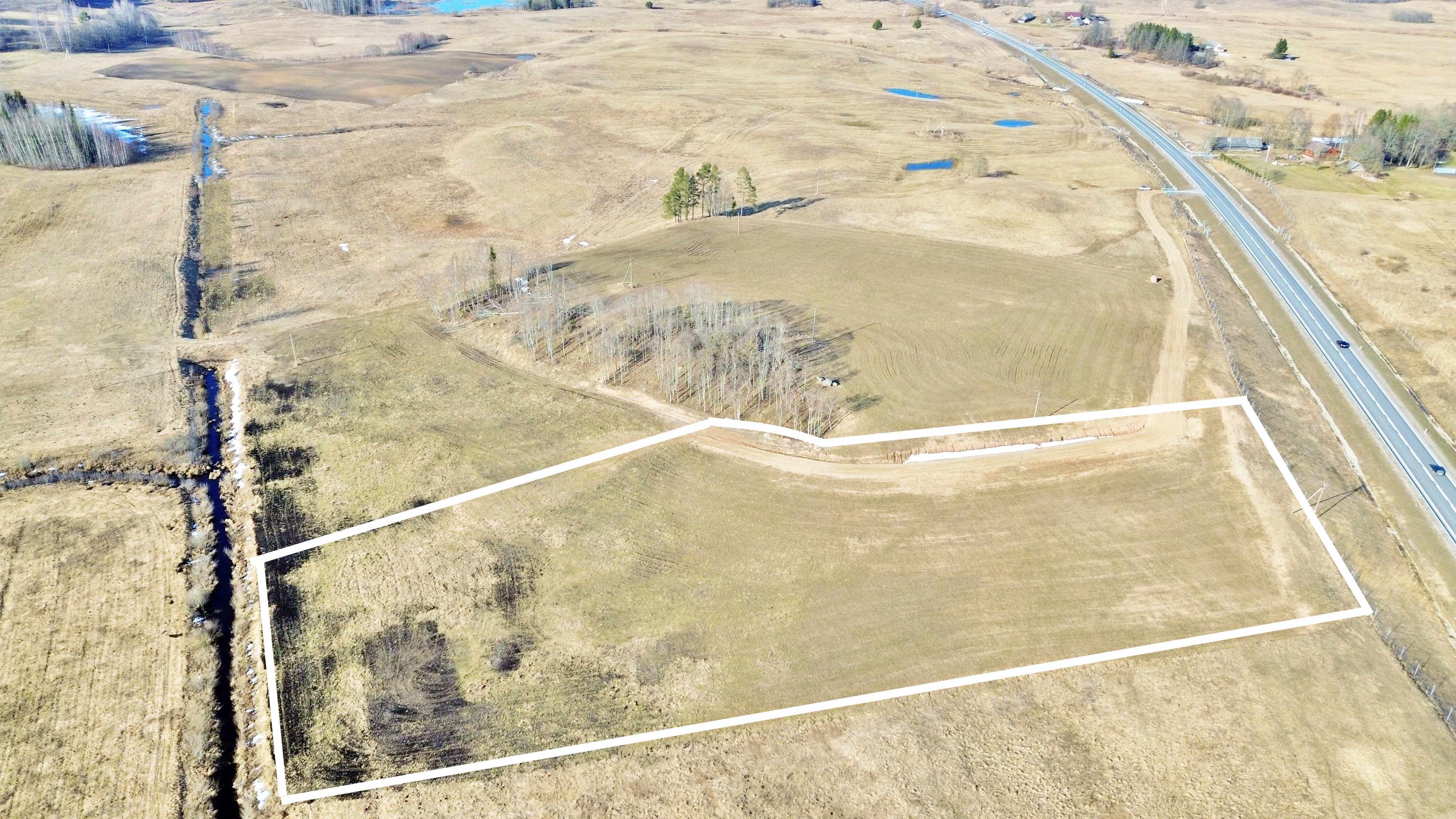 Molėtų raj., Mažeikių k., parduodamas 1,3689 ha pramoninės-sandėliavimo paskirties sklypas