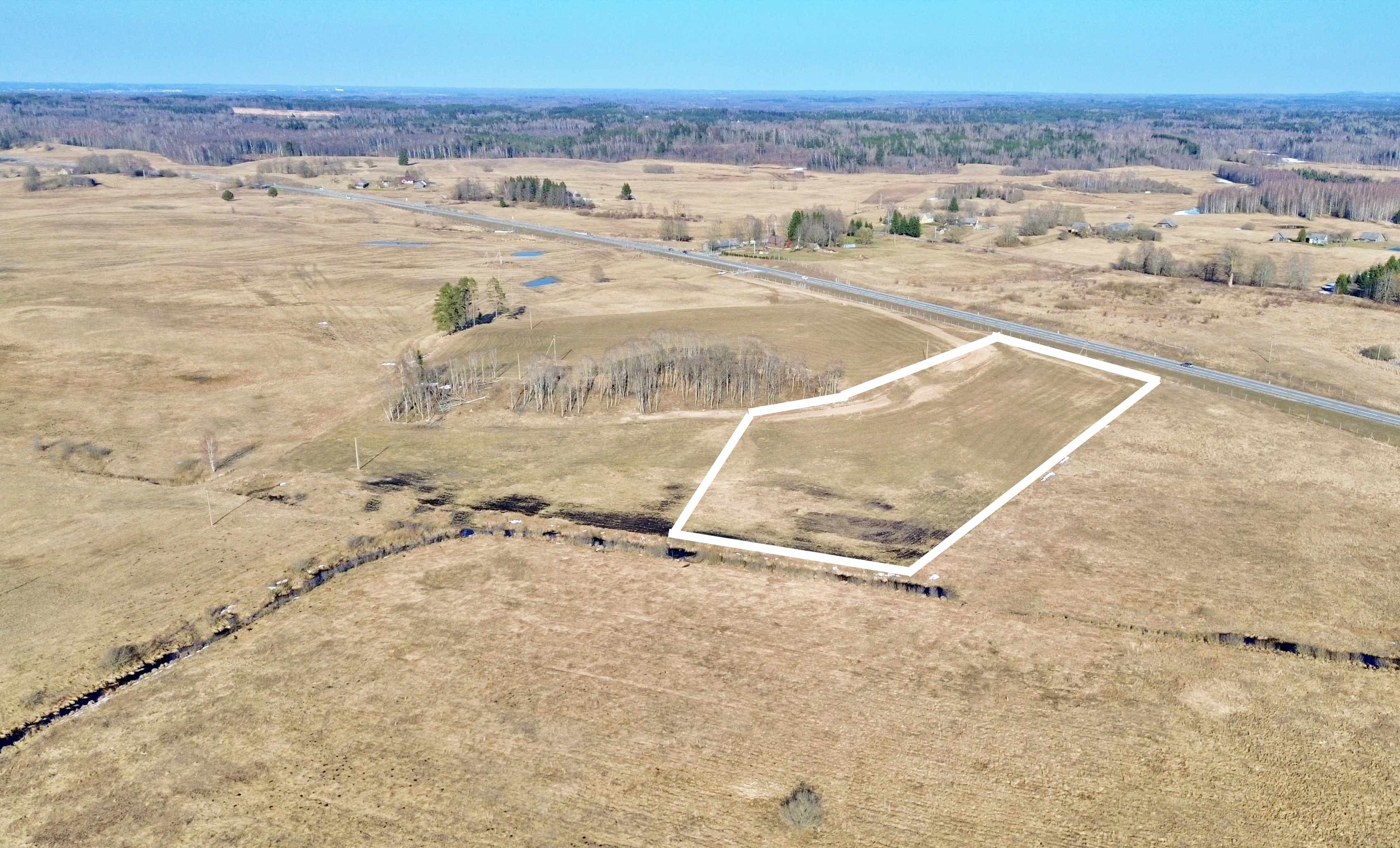 Molėtų raj., Mažeikių k., parduodamas 1,3689 ha pramoninės-sandėliavimo paskirties sklypas