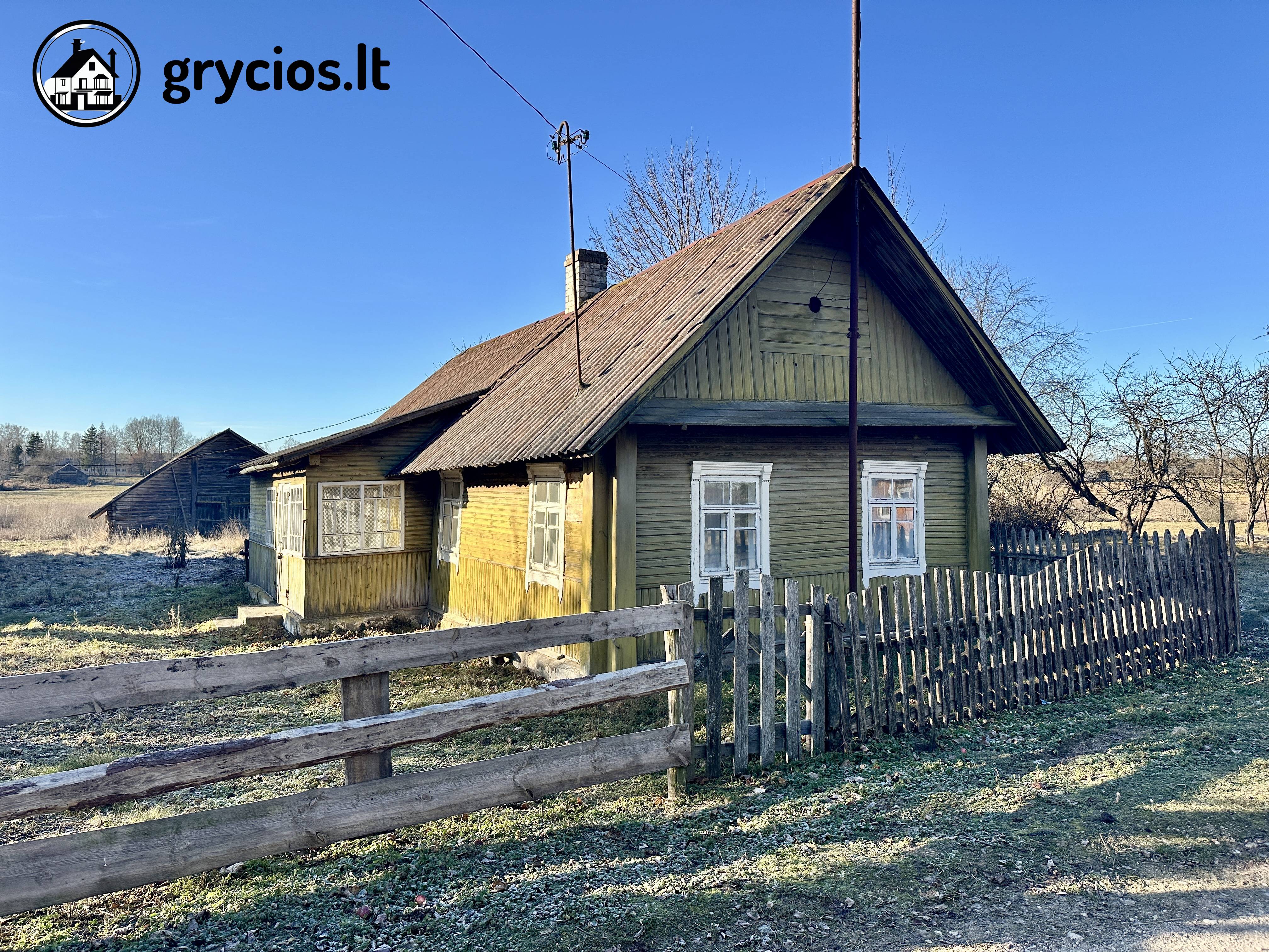 Šalčininkų rajone, Smališkių kaime, parduodamas 63,30 kv.m. medinis gyvenamasis namas