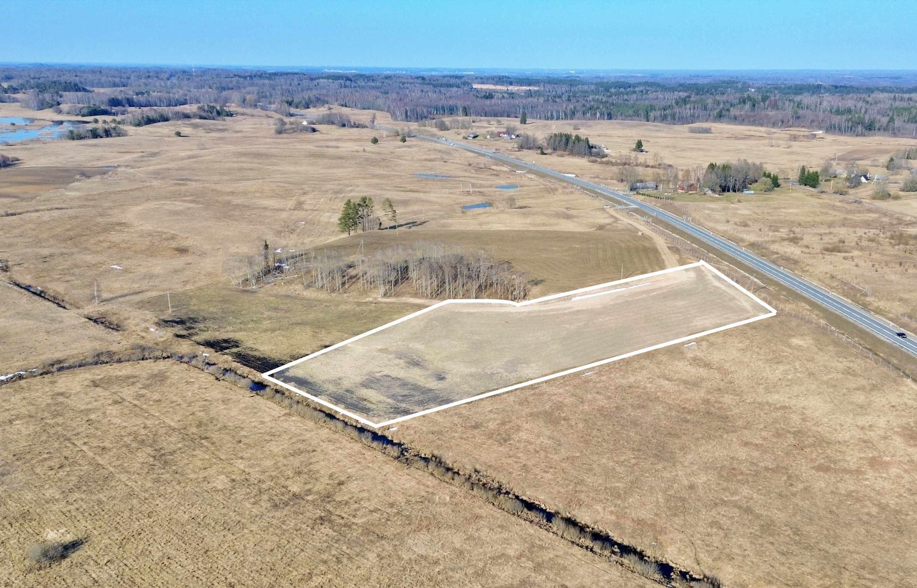 Molėtų raj., Mažeikių k., parduodamas 1,3689 ha pramoninės-sandėliavimo paskirties sklypas