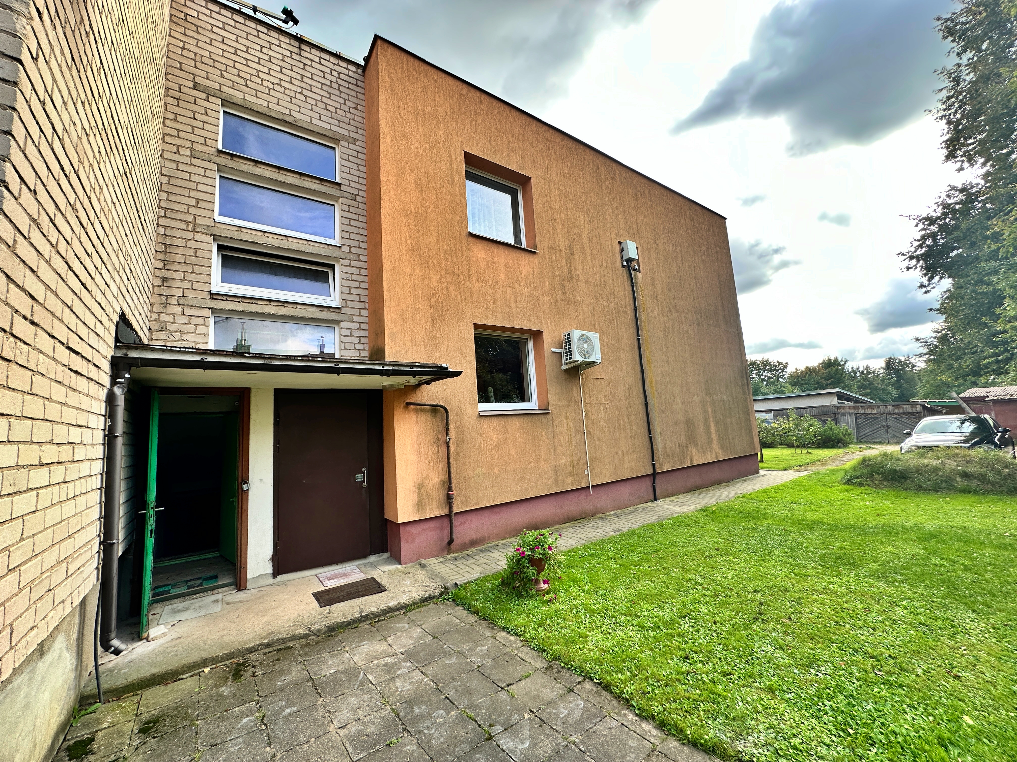 Žiežmariuose, Kaišiadorių rajone, parduodamas 2 kambarių butas