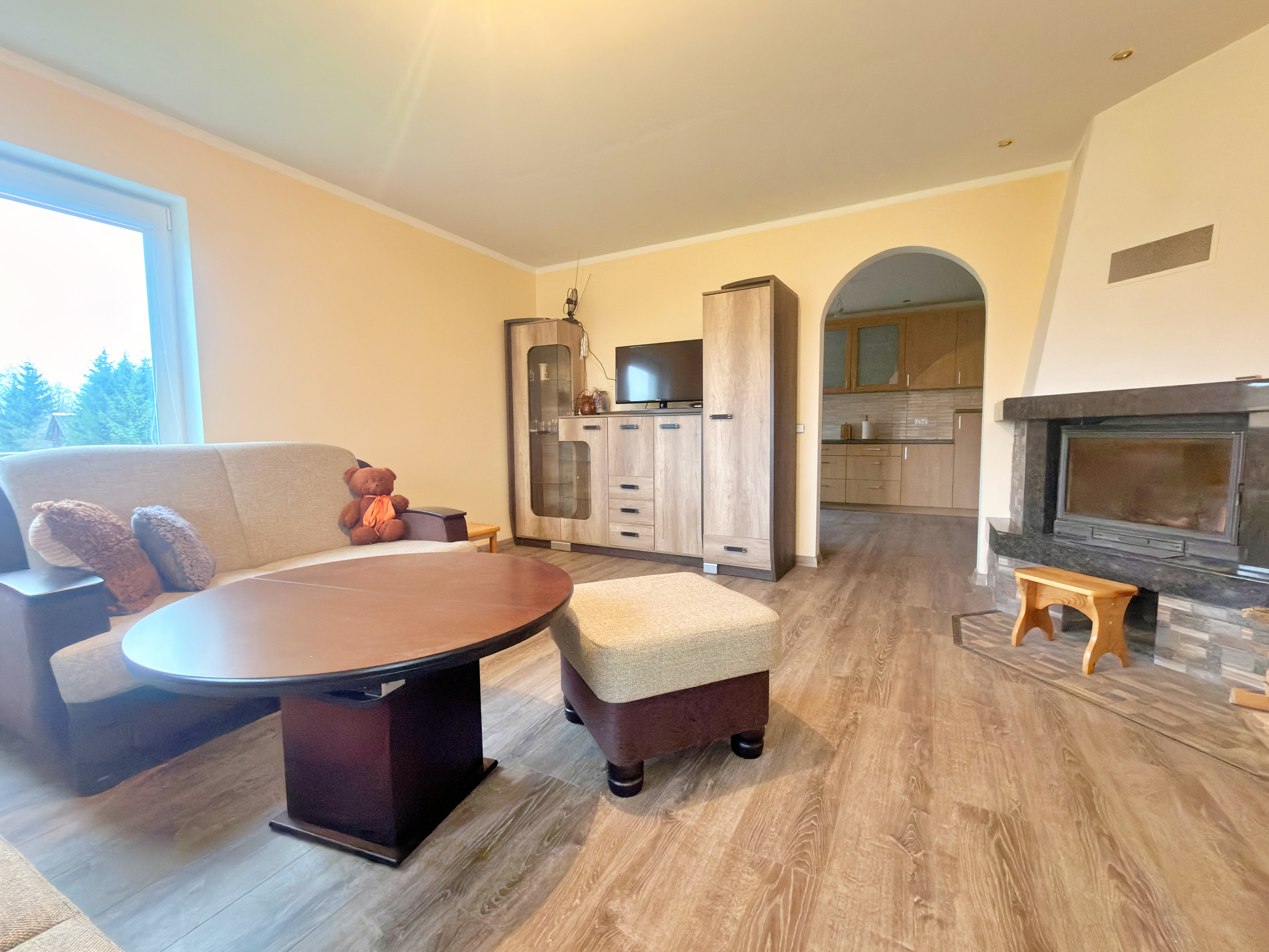 Utenos raj., Vyžuonų mstl., prie upės, parduodamas 106.01 kv.m ploto namas su tvenkiniu