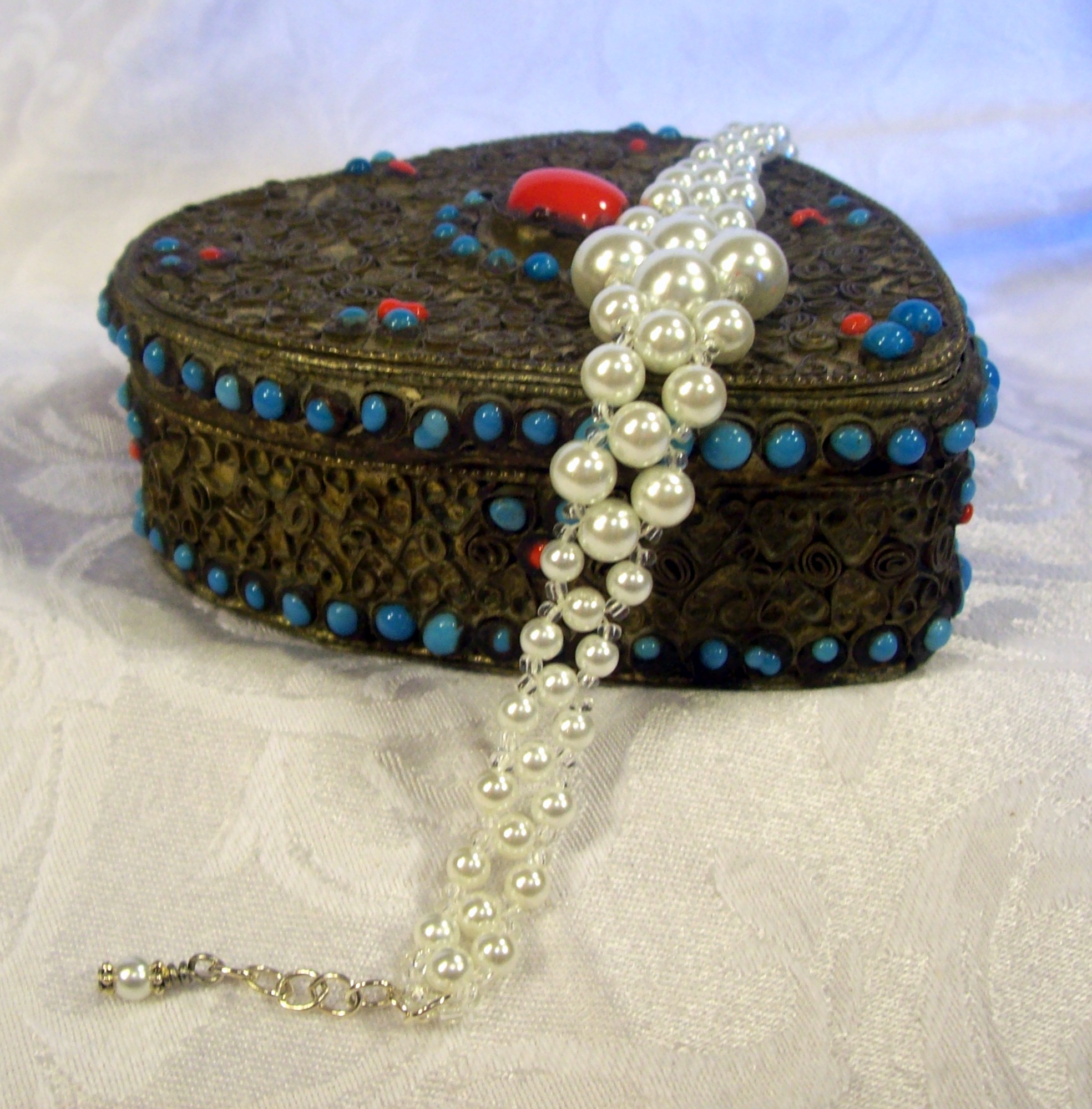 White Glass Pearl Bracelet