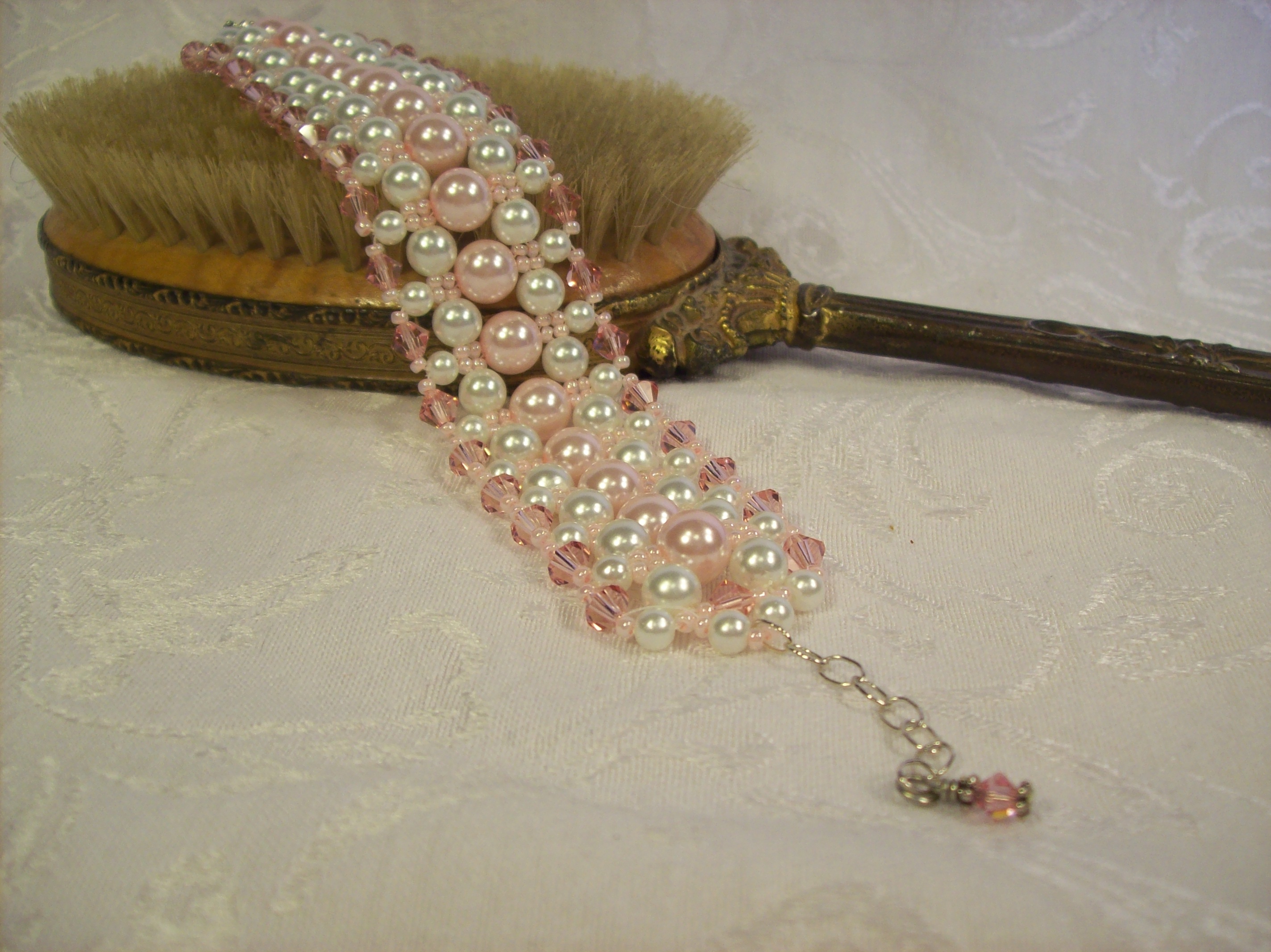   White and Pink glass Pearl Bracelet with Swarovski crystal