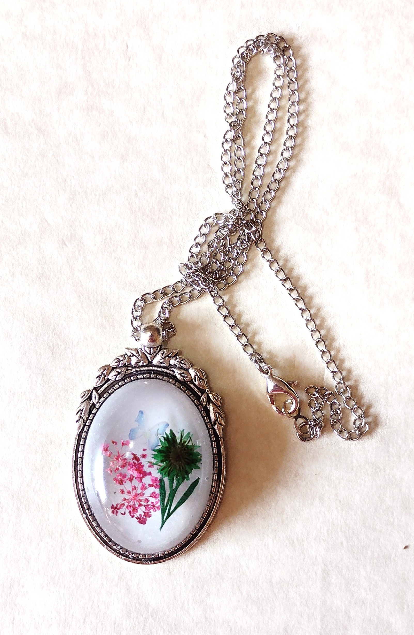 Oval Flower Resin Necklace
