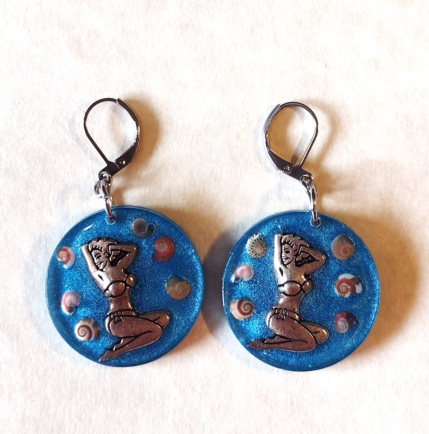 1950 Pinup Resin Seashell Earrings