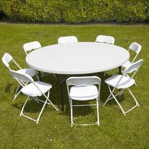 Round Table 8 Folding Chairs