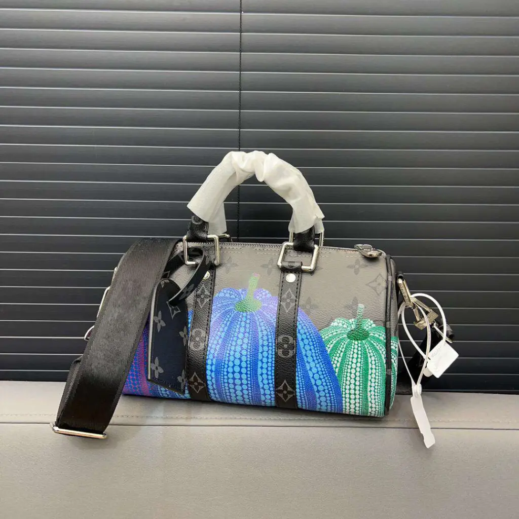 Sac à main noir avec motifs citrouilles style LVi