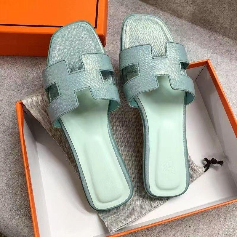 Sandales en cuir vert d’eau style Hermeses