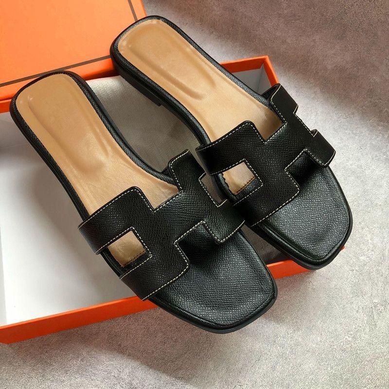 Sandales en cuir noir avec coutures blanches style Hermeses