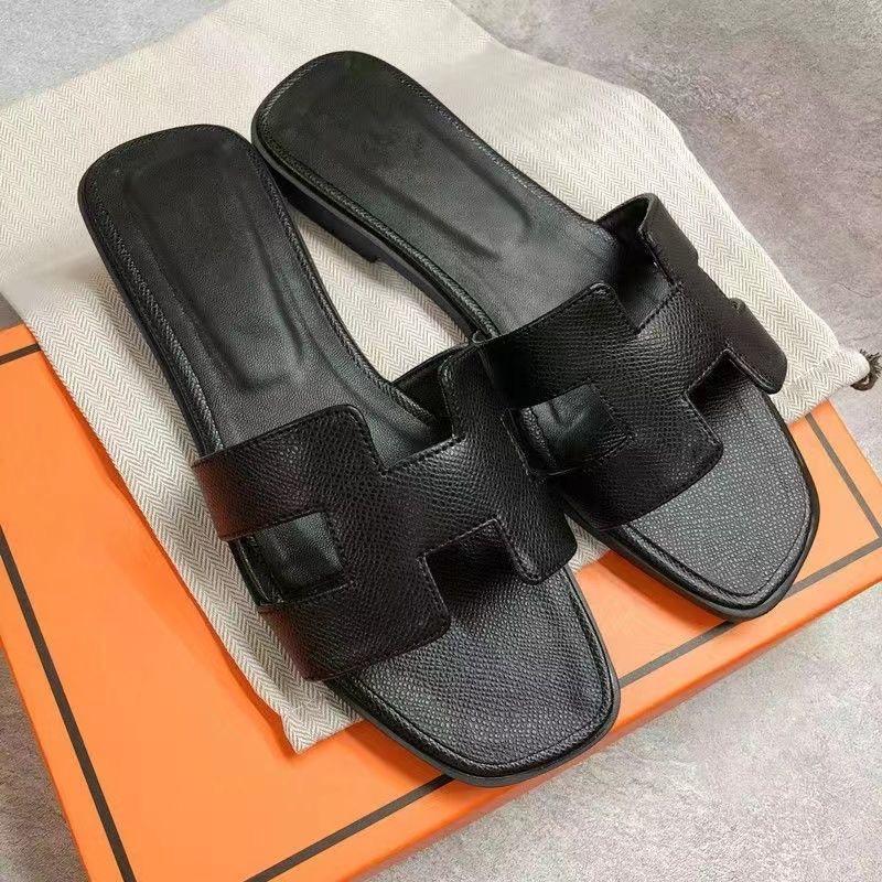 Sandales en cuir noir style Hermeses