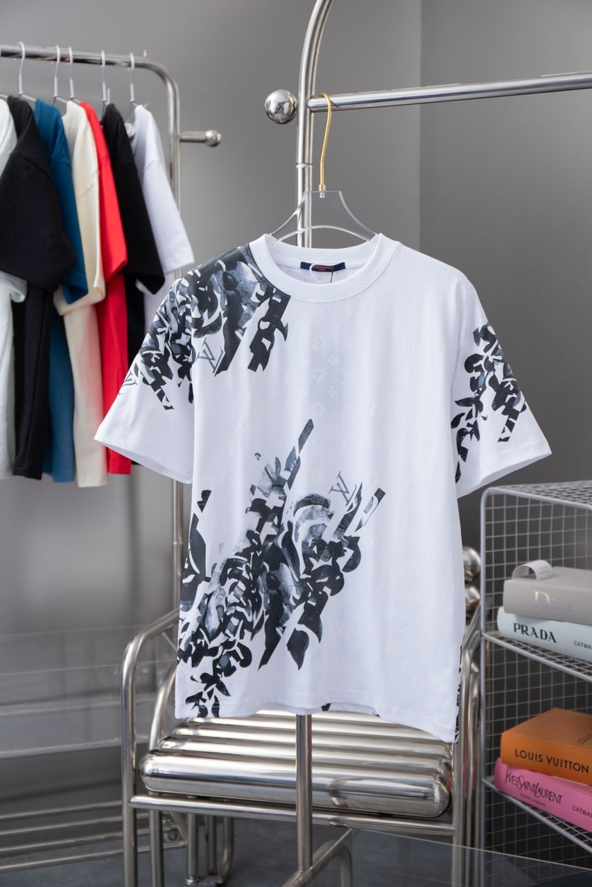 T-shirt blanc à motifs noirs style LVi