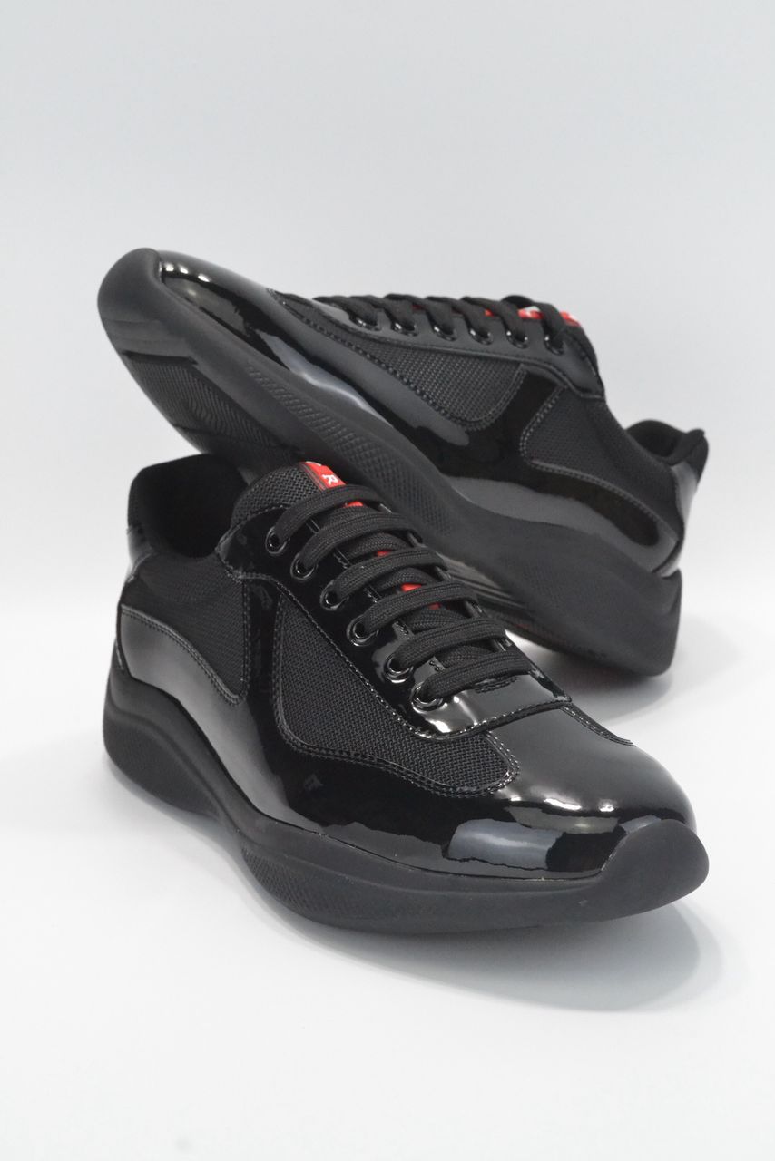 Chaussures noires en cuir verni style Pradae