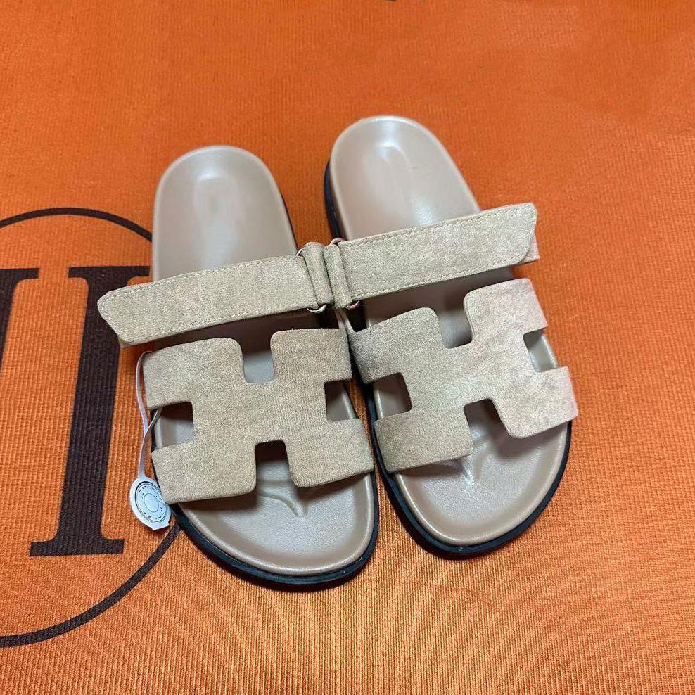Sandales en daim beiges style Hermeses