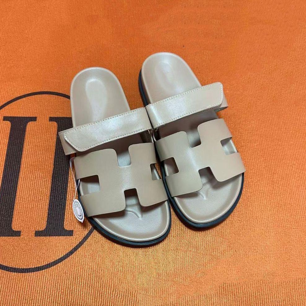 Sandales en cuir mate beiges style Hermeses