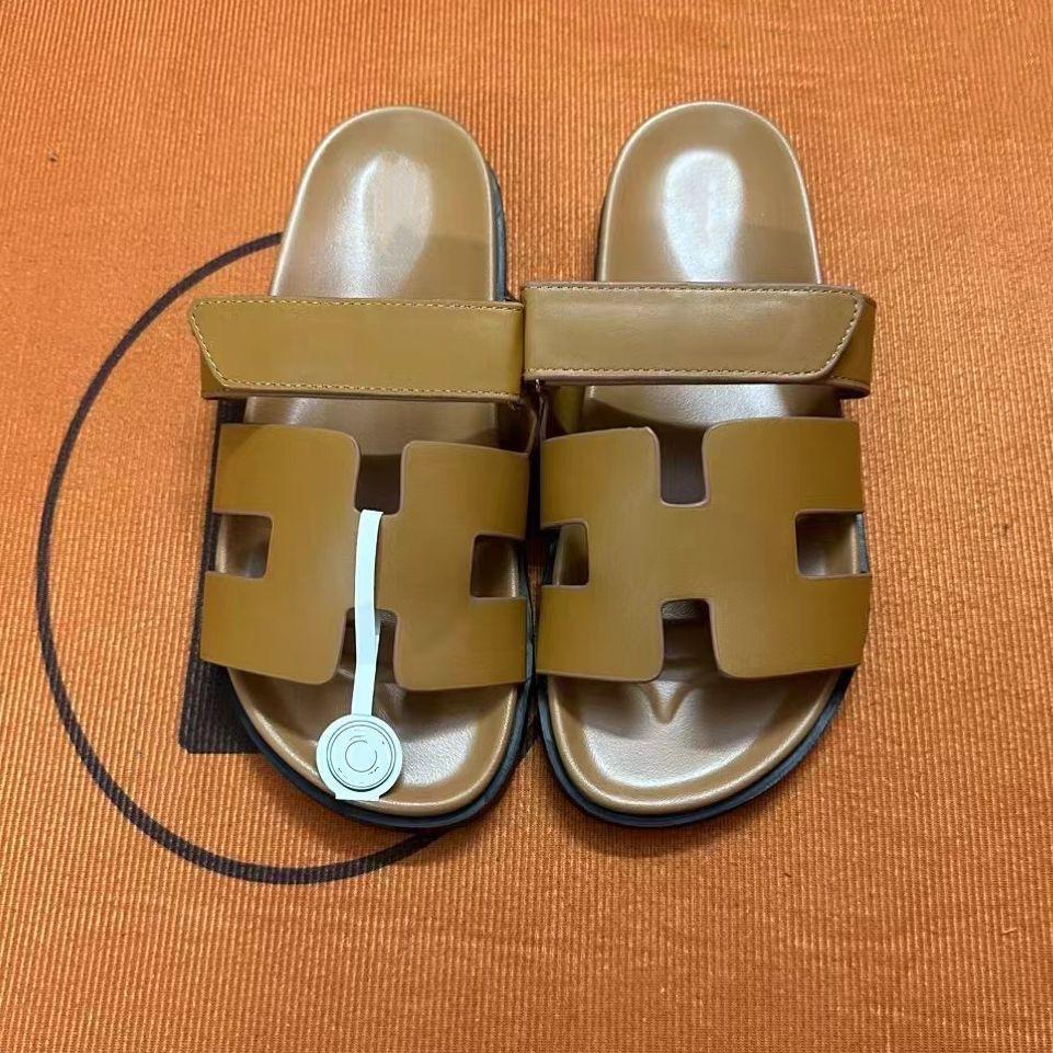 Sandales en cuir mate camel style Hermeses