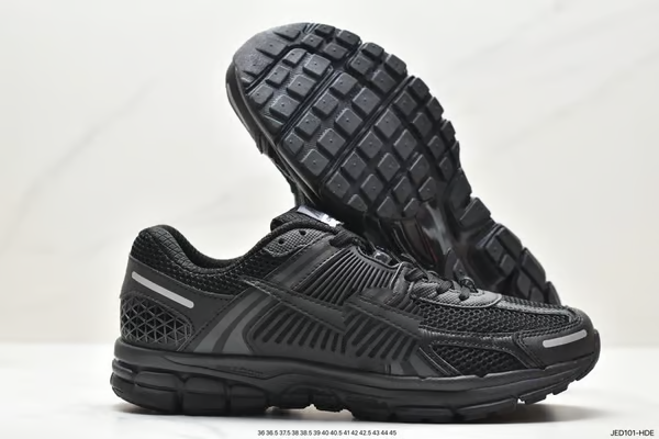 Chaussures noires avec design sportif style Nik vomera