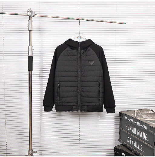 Veste à capuche avec manches noires style Pradae