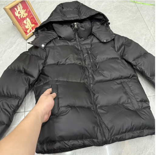 Doudoune noire à capuche avec logo rouge style Ralph Laurente 