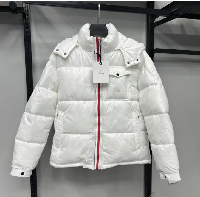 Doudoune blanche avec bandes blanches et noires style Monclere