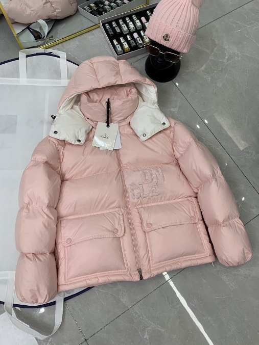 Doudoune rose pâle style Monclere