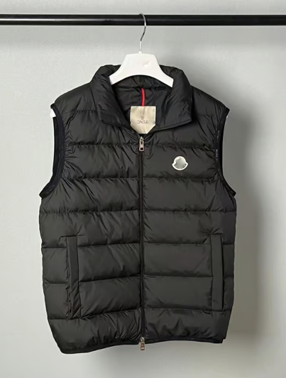 Doudoune noire sans manches avec logo style Monclere