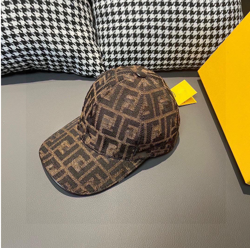 Casquette marron à motifs style Fendie