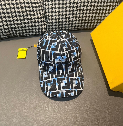 Casquette blanche et bleue à motifs noirs style Fendie