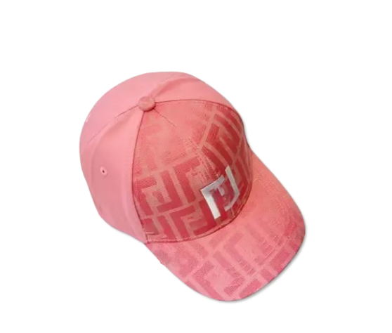 Casquette rose à motifs et logo blanc style Fendie