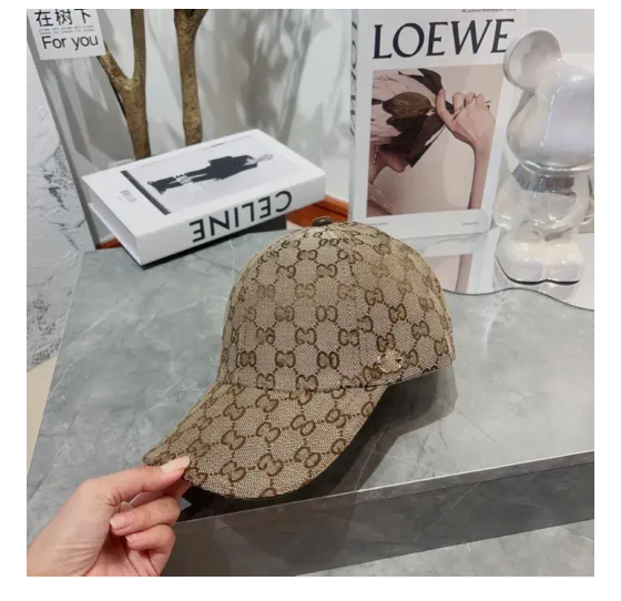 Casquette marron à motifs style Guccie
