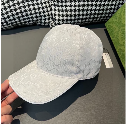 Casquette grise blanche à motifs réfléchissants style GG