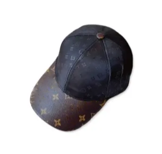 Casquette noire à visière marron style LVi