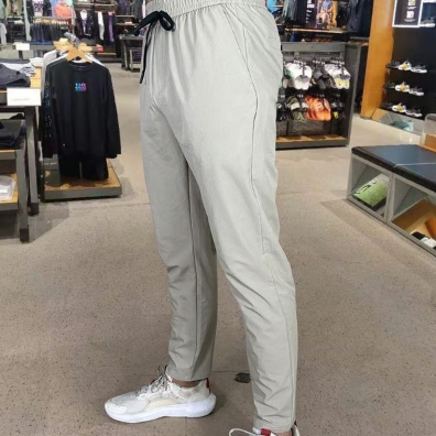 Jooging gris à lacet noir style Under Armoure