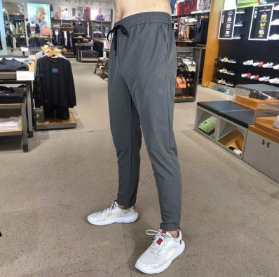 Jogging de sport gris foncé style Under Armoure